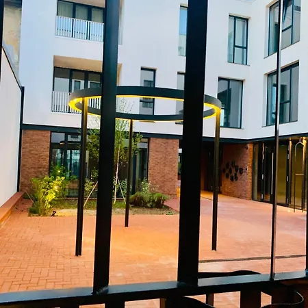 Urban Spaces In New Building With Free Parking شقة *