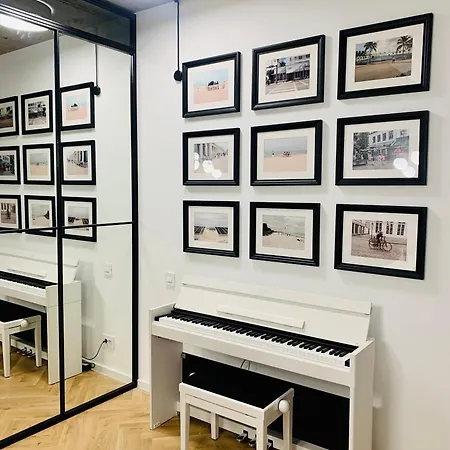 Urban Spaces In New Building With Free Parking بوخارست